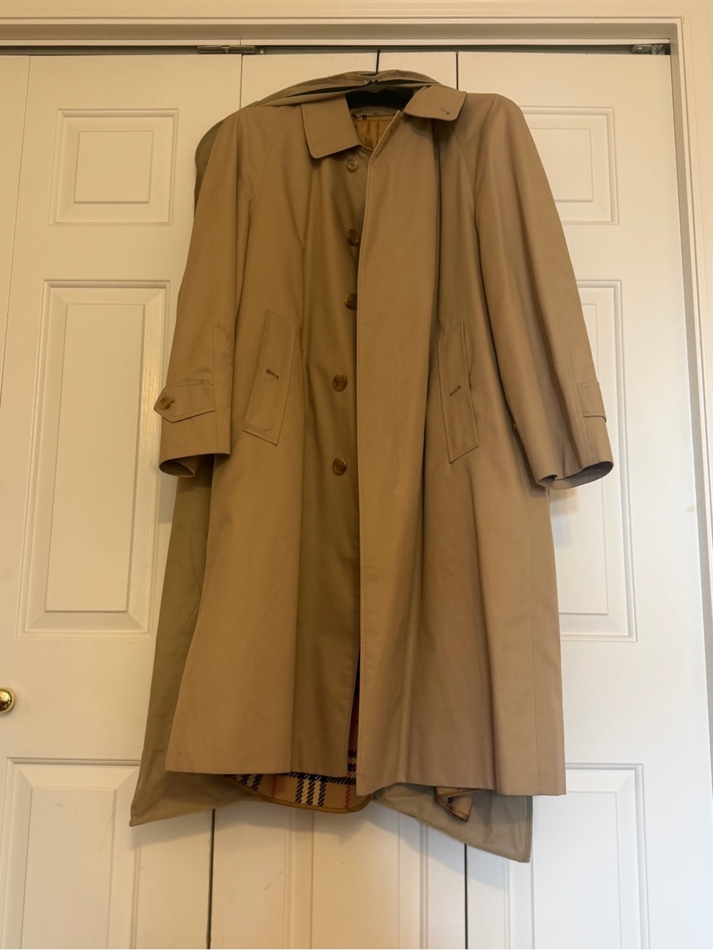 Vintage Burberry Trench Coat with Plaid Lining - Picture 4 of 8